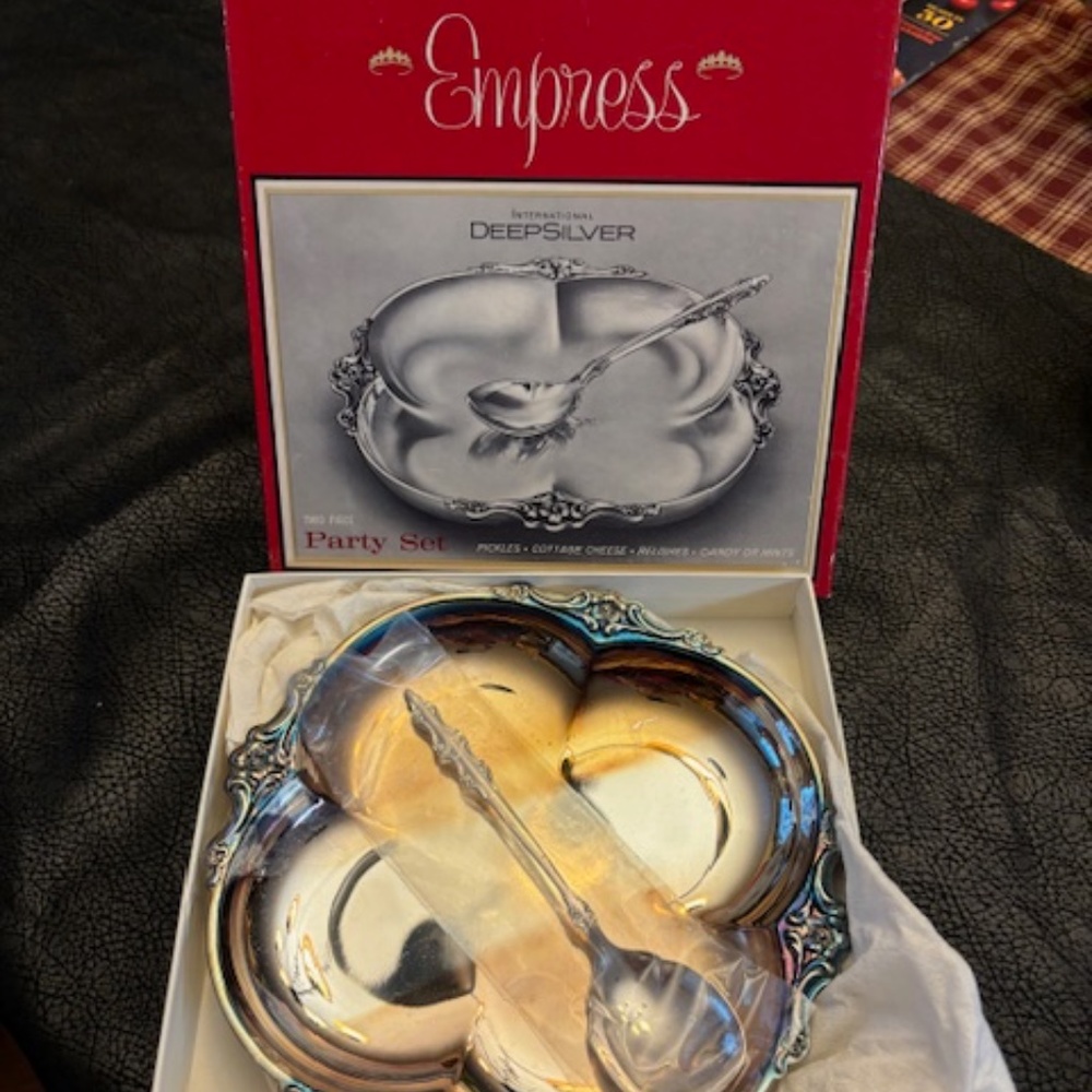 International Silver "Empress" 2pc party set in orig box